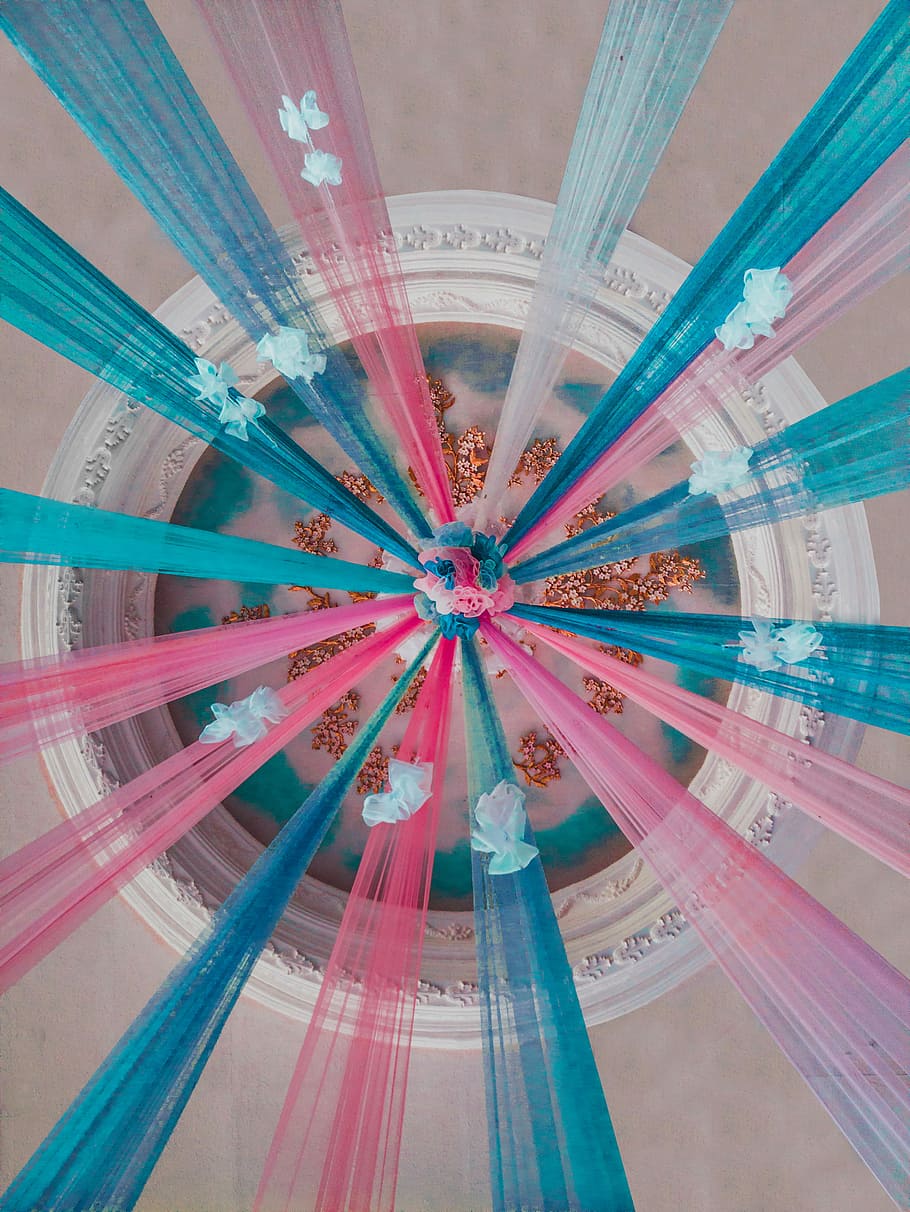 baix, fotografia d'angle, multicolor, decoració de sostre, tèxtil, sostre, decoració, interior, rodó, cercle, cotó de sucre, rosa, blau, color, línies, st. palau de johns country, cebu city, Filipines, teixit, disseny, minimalista, a l'interior, patró, cap gent, arquitectura, marc complet, estructura construïda, vista d’angle baix, directament a sota, paraigua, forma geomètrica, protecció, forma, dia, edifici, fons, compost digital, porpra, 4K