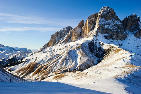 sne, dækket, Mark, gletsjerbjerge, afstand, rock formation, dagtimerne, bjerg, lys, skygger, himmel, kold temperatur, vinter, scenics - natur, skønhed i naturen, bjergkæde, natur, landskab, snedækket bjerg, rolig scene, miljø, ro, dag, sky - himmel, blå, ikke-urbane scene, hvid farve, ingen mennesker, bjergtop, formation, 4K, CC0, offentligt domæne, royaltyfrie