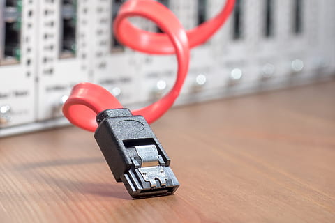 selectiu, focalitzar la fotografia, cordó USB, superior, marró, fusta, això, servidor, gabinet de servidor, xarxa, cable, cable de connexió, cables de xarxa, rj45, processament de dades, lan, connector de xarxa, connexió, pegat, macro, maquinari, edp, ethernet, ordinador, empresa, connexió de xarxa, nsa, tapping, tecnologia, comunicació, tecnologia sense fils, centrar-se en primer pla, equipament, cap gent, negocis, primer pla, cable d’ordinador, xarxa d’ordinadors, vermell, a l'interior, Internet, equips informàtics, indústria, endoll de connexió de xarxa, indústria electrònica, electricitat, equipament elèctric, Font d'alimentació, 2K