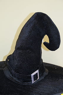 heksen, hatt, heksehue, panel, karneval, eventyr, svart, fløyel, troll, trylle, svart farge, innendørs, nærbilde, stilleben, ingen folk, studio skudd, sko, enkelt objekt, fokusere på forgrunnen, veggbyggingsfunksjon, sport, hanske, hvit bakgrunn, styrke, personlig tilbehør, beskyttelse, utstyr, 5K, CC0, offentlig domene, opphavsrett gratis