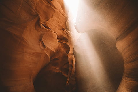 ngarai antelope, arizona, batu, merah, lapisan, sinar matahari, gua, batu - benda, padat, formasi batuan, alam, scenics - alam, ngarai, keindahan di alam, tidak ada orang, tujuan wisata, batu pasir, adegan non-urban, ketenangan, coklat, lingkungan Hidup, di luar rumah, terkikis, bertekstur, geologi, cahaya, 5K, CC0, domain publik, bebas royalti