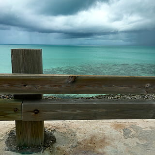 pláž, modré vody, mrak, cloudformace, prázdný, krajina, Příroda, oceán, Oceanshore, venku, písek, moře, přímořská krajina, pobřeží, nebe, letní, slunce, západ slunce, surfovat, cestovat, tropický, tyrkysový, voda, dřevo, dřevěný plot, dřevo - materiál, mrak - nebe, pobřežní čára, molo, modrý, horizont nad vodou, horizont, přistát, scenics - příroda, krása v přírodě, den, bouřka, nikdo, bouřkový mrak, zatažený, 2K, CC0, veřejná doména, bez autorských práv