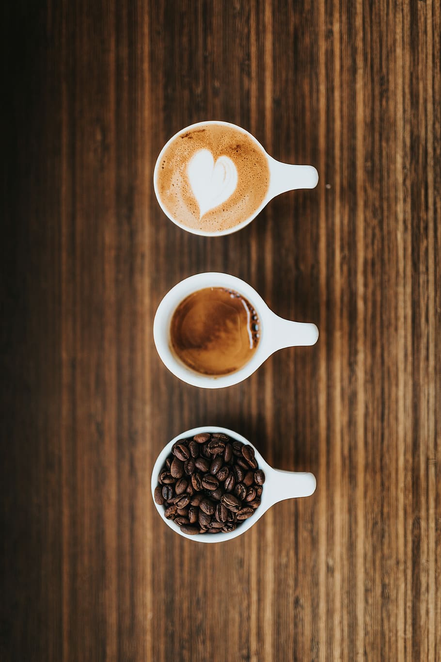 tres, blanc, ceràmica, tasses, diversos, tasses de cafè, cafè, mongetes, tassa, beure, begudes, espresso, art latte, mínim, amor, addicte al cafè, mongeta sencera, torradora de cafè, gra de cafè, amant del cafè, macchiato, cafè - beguda, menjar i beguda, tassa de cafè, directament a sobre, a l'interior, material de fusta, menjar, natura morta, frescor, cap gent, taula, refresc, cullera, marró, cappuccino, beguda espumosa, beguda calenta, vaixella, latte, esmorzar, begudes sense alcohol, 5K