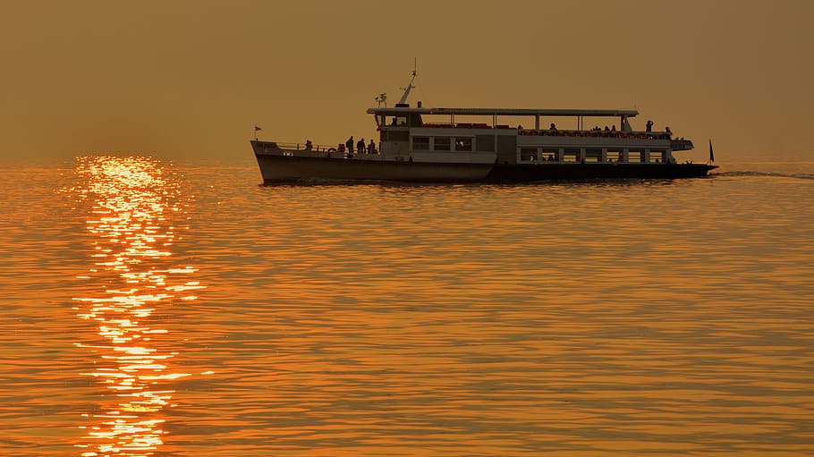 Boot, See, Sonnenuntergang, Reflexion, Sonne, Wasser, Schnellboot, Wasserfahrzeug, Transport, Transportmittel, Himmel, Meer, Schiff, Natur, Reise, keine Leute, Segeln, Ufergegend, Kunst, Passagierfahrzeuge, Bewegung, gewellt, orange Farbe, verankert, Kreuzfahrtschiff, 4K