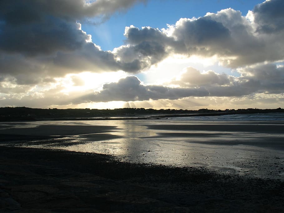 hivern, platja, sol, núvols, mar, posta de sol, hivern, platja, naturalesa, Riba, Costa, Guernsey, reflexió, espiritual, núvol - cel, cel, cloudscape, paisatge, aigua, cap gent, escenics, a l'aire lliure, blau, estiu, vespre, bellesa a la natura, sorra, llocs de viatges, paisatges, escena tranquil·la, línia de costa, tranquil·litat, escenics - natura, terra, llum solar, escena no urbana, idíl·lic, raig de sol, marea baixa, 1080P