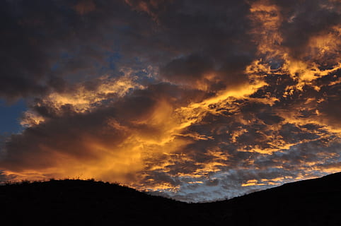 Himmel, Wolken, Sonnenlicht, Sonnenuntergang, u s, wolke - himmel, Schönheit in der Natur, Szenen - Natur, Dramatischer Himmel, Ruhe, ruhige Szene, Silhouette, keine Leute, Scheu, Natur, Umgebung, idyllisch, Wolkengebilde, Sturm, dunkel, bedeckt, atmosphärische Stimmung, draußen, Meteorologie, Kraft in der Natur, 2K, CC0, gemeinfrei, lizenzfrei