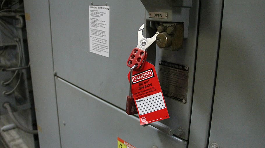 elèctric, interruptor, control, seguretat, protecció, comunicació, text, vermell, signe, cap gent, tecnologia, metall, accidents i desastres, guió occidental, primer pla, penjant, bloqueig, a l'interior, senyal d'advertència, Llei, script no occidental, 5K