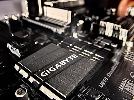 superficiale, fotografia a fuoco, circuito, processore, computer, del desktop, pc, linux, radiatore, Metello, argento, lucidato, tecnologia, metallo, industria, hi-tech, Intel, e, braccio, studio, attrezzatura, in casa, musica, cultura artistica e intrattenimento, avvicinamento, mixer audio, attrezzatura per la registrazione del suono, equipaggiamento audio, concentrarsi sulle conoscenze acquisite, comunicazione, studio di registrazione, miscelazione, industria elettronica, messa a fuoco selettiva, i media, controllo, occupazione, premi il bottone, club dj, 4K, CC0, dominio pubblico, privo di copyright