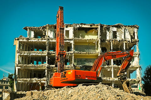 rood, backhoe, vernielde, gebouw, plaats, graafmachines, bouwwerkzaamheden, werk, sloop, huis, bouwen, voertuig, bouwmachine, blad, bouwvoertuig, bouw, stad, hemel, architectuur, Düsseldorf, downtown, neerstorten, sloopwerkzaamheden, puin, stenen, metaal, aardeverhuizer, bouwindustrie, bouwplaats, bulldozer, machinerie, gebouw - activiteit, bouwmachines, ingebouwde structuur, industrie, natuur, geen mensen, heldere lucht, verlaten, dag, beschadigde, buitenkant van het gebouw, zonlicht, wijze van transport, oververmoeid, blauw, water, buitenshuis, vervoer, oud, verslechtering, geruïneerd, 4K, CC0, publiek domein, royaltyvrij