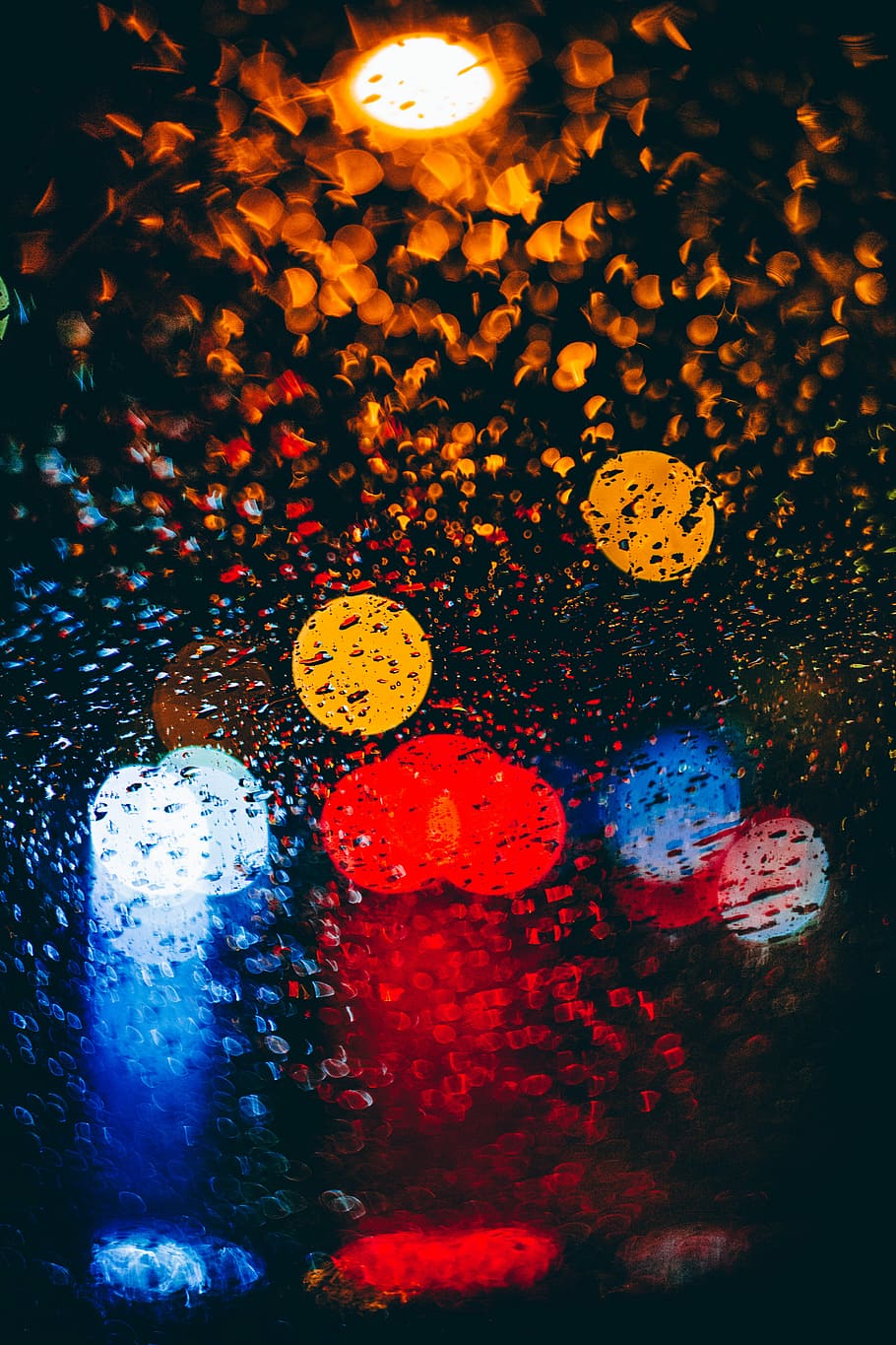 luci colorate multi bokeh, fotografia, rosso, blu, giallo, leds, notte, buio, bokeh, luci, colore, multicolore, nessuno, avvicinamento, illuminato, bagnato, acqua, in casa, luce, forma, pioggia, modello, vista dall'alto, raggiante, sfondi, forma geometrica, cerchio, goccia di pioggia, 5K