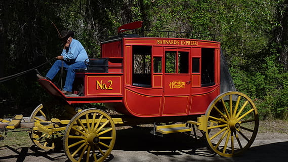 Kanada, Nationalpark, Trainer, Post, Holz, Alter, Wagen, Transport, rot, Erwachsene, nur für Erwachsene, Rad, draußen, Transportmittel, Baum, Pflanze, Natur, Landfahrzeug, echte Menschen, Menschen, Reise, Tag, Pferdewagen, Wachstum, Legere Kleidung, Sitzung, Männer, 1080P, CC0, gemeinfrei, lizenzfrei