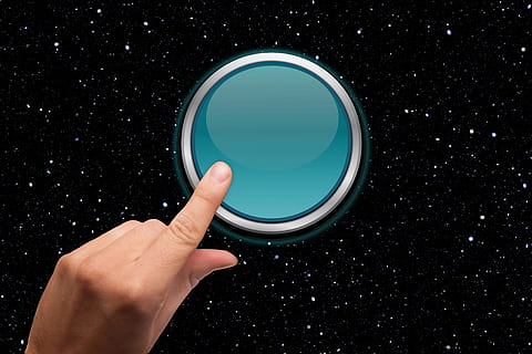 Person, schieben, runden, Grün, Taste, Schalter, anschalten, Finger, Drücken Sie, Hintergrund, Star, Start, menschliche Hand, menschliches Körperteil, Hand, halten, eine Person, persönliche Perspektive, Platz, menschlicher Finger, nicht erkennbare Person, Körperteil, Studioaufnahme, Geometrische Figur, Kreis, Natur, gestalten, drinnen, Stern - Raum, Nahansicht, schwarzer Hintergrund, menschliches Glied, 4K, CC0, gemeinfrei, lizenzfrei