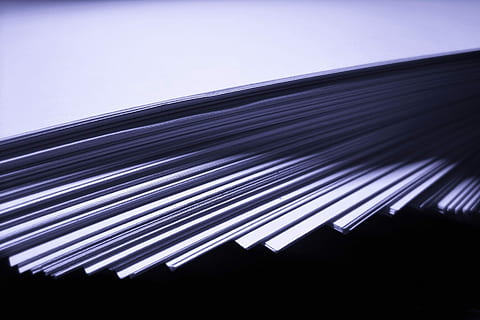 papier, riem, stack, getint, lavendel, papier, riem, herschikt, uitgewaaid, industrie, geen mensen, fabriek, technologie, detailopname, golfplaten, blauw, hemel, metaal, heldere lucht, patroon, natuur, dag, grote groep objecten, buitenshuis, lage hoekweergave, architectuur, donker, kopie ruimte, gestreept, abstract, studio opname, ijzer, in een rij, gegolfd, zilverkleurig, staal, 1080P, CC0, publiek domein, royaltyvrij