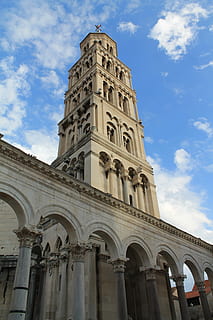 bokštas, suskaidytas, kroatija, suskaidytas, kroatija, architektūra, religija, žemas kampo vaizdas, debesis - dangus, pastato išorė, istorija, pastatyta struktūra, dangus, garbinimo vieta, pastatas, dieną, arka, dvasingumas, tikėjimas, pobūdį, praeitis, kelionės tikslai, nėra žmonių, lauke, architektūrinis stulpelis, laikrodis, 4K, CC0, Viešasis domenas, nemokamai