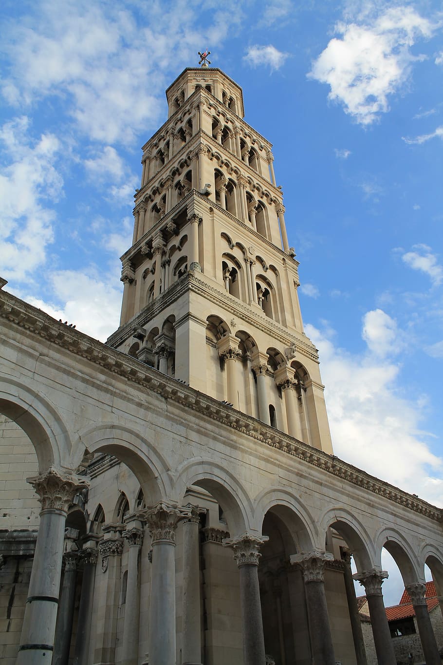torre, split, croacia, dividir, Croàcia, arquitectura, religió, vista d’angle baix, núvol - cel, exterior de l'edifici, història, estructura construïda, cel, lloc de culte, edifici, dia, arc, espiritualitat, creença, naturalesa, el passat, destinacions de viatge, cap gent, a l'aire lliure, columna arquitectònica, rellotge, 4K