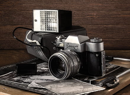 stilleben, kamera, flash, ramme, kamera, blitz, kamera - fotografisk udstyr, fotografering temaer, gammeldags, retro stylet, Medierne, ingen mennesker, teknologi, indendørs, bord, nostalgi, antik, objektiv - optisk instrument, fortiden, træ - materiale, historie, analog, gammel, fotografisk udstyr, kunstkultur og underholdning, film kamera, 2K, CC0, offentligt domæne, royaltyfrie