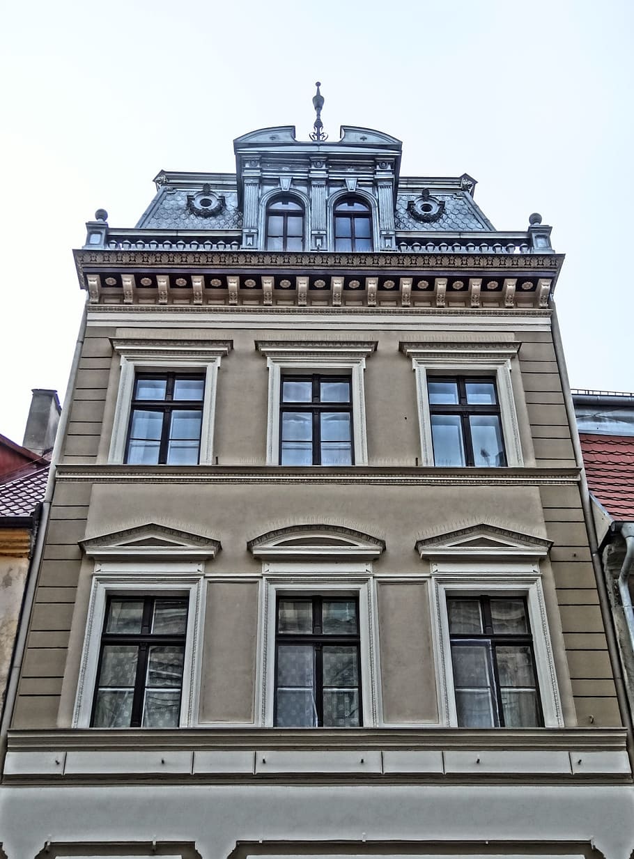 štít, pediment, architektura, fasáda, vnější, budova, střecha, exteriér budovy, stavba, nízký úhel pohledu, okno, nebe, nikdo, den, Příroda, destinace, Dějiny, město, venku, minulost, čisté nebe, sklo - materiál, oblouk, architektonický sloup, hodiny, 720P