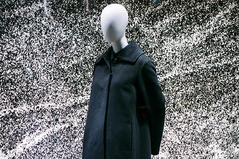 mode mannequin, mode, mannequin, objekter, Andet, herrer, en person, sort farve, udendørs, mennesker, kun en mand, voksen, dag, tøj, stående, menneskelig repræsentation, ingen mennesker, repræsentation, stilleben, hængende, natur, murbygningsfunktion, vej, sollys, høj vinkel visning, frakke, by, 4K, CC0, offentligt domæne, royaltyfrie
