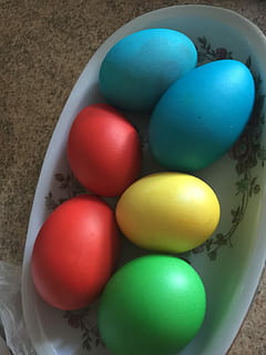 Paas eieren, ornamenten, eieren, Pasen, decoratie, kerst decoratie, gewoonte, kerstversieringen, easter egg schilderij, paasei, multi gekleurd, ei, viering, culturen, voedsel, eten en drinken, binnenshuis, vakantie, stilleven, hoge hoekmening, recht boven, geen mensen, versheid, tafel, detailopname, keuze, groep objecten, verleiding, 2K, CC0, publiek domein, royaltyvrij