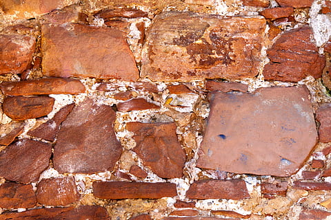 paret, pedra de sorra, vermell, estructura, textura, fons, pedra, patró, paret de pedra, paret de maó, bricked, color, resum, maçoneria, maó, cap gent, marc complet, arquitectura, primer pla, funció de construcció de parets, aspre, resistent, estructura construïda, a l'aire lliure, naturalesa, sòlid, espatllat, marró, dia, vell, deteriorament, 4K, CC0, domini públic, lliure de regalies