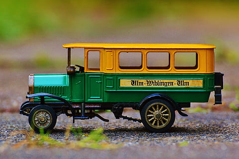 Bus, ein, Auto, Modell-, Oldtimer, Grün, Gelb, Transport, Transportmittel, Landfahrzeug, Straße, Kraftfahrzeug, grüne Farbe, Nutzfahrzeug, keine Leute, unterwegs, Pick-up, Bewegung, LKW, Retro-Stil, Stadt, Rad, Natur, draußen, Reifen, klein, 4K, CC0, gemeinfrei, lizenzfrei