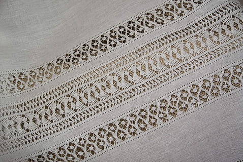 hoeden, threads, het naaien, patroon, kunst en ambacht, mode, ontwerp, geschiedenis, getextureerde, geen mensen, volledig kader, textiel, achtergronden, ambacht, architectuur, binnenshuis, overladen, creativiteit, detailopname, ingebouwde structuur, het verleden, industrie, snijwerk - ambachtelijk product, plafond, getextureerd effect, 1080P, CC0, publiek domein, royaltyvrij