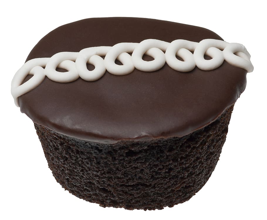 cupcake de xocolata, cupcake, hostess, gel, gat, gelat, xocolata, berenar, tractar, glaçat, al forn, decorat, menjar, pastisseria, comercial, fons blanc, tir de l'estudi, menjar i beguda, a l'interior, indulgència, menjar dolç, natura morta, primer pla, dolç, tallar, menjar poc saludable, frescor, marró, temptació, cap gent, llest per menjar, pastís, 2K