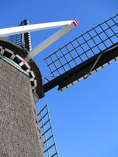 moulin, les mèches, bleu, ciel, faible angle de vue, ciel clair, la nature, structure construite, journée, architecture, personne, énergie alternative, conservation de l'environnement, énergie renouvelable, production de carburant et d'électricité, en plein air, lumière du soleil, La technologie, Sécurité, protection, extérieur du bâtiment, 2K, CC0, domaine public, libre de droits
