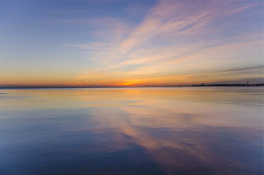 cos, aigua, daurat, hores, sortida del sol, horitzó, posta de sol, cel, reflexió, vespre, tranquil·litat, escena tranquil·la, bellesa a la natura, escenics, naturalesa, idíl·lic, escenics - natura, mar, núvol - cel, color taronja, horitzó sobre l’aigua, davant del mar, exposició llarga, cap gent, platja, 1080P