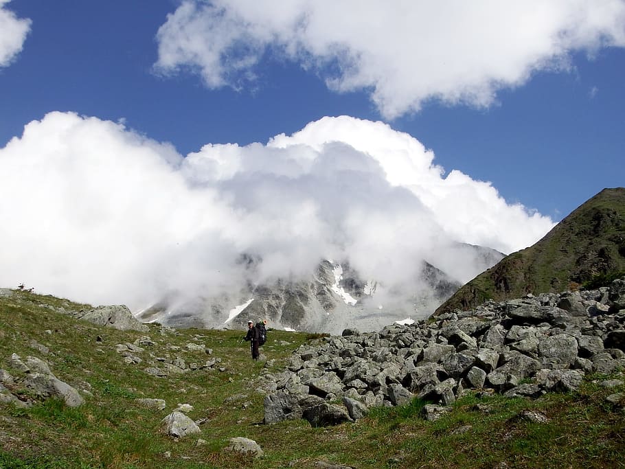 bjerge, skyer, himmel, højde, sten, urer, klipper, landskab, natur, toppen af ​​bjerget, lone peak, bjerg plateau, Camping, bjerglandskab, rejse, kam, skønhed i naturen, scenics - natur, ikke-urbane scene, bjerg, sky - himmel, solid, klippe, fritidsaktivitet, rock-objekt, vandring, rigtige mennesker, rolig scene, ro, dag, idyllisk, en person, herrer, miljø, udendørs, 1080P