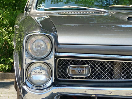 us-auto, oldtimer, valokeila, auto, moottoriajoneuvo, kuljetustapa, retro-tyylinen, kuljetus, maa-ajoneuvo, ajovalot, vintage-auto, päivä, metalli-, ei ihmisiä, ruudukko, ulkona, kromi, lähikuva, kiinteä, valaistuslaitteet, ylellisyys, puskuri, hopea värillinen, metalliseos, 4K, CC0, public domain, rojaltivapaa