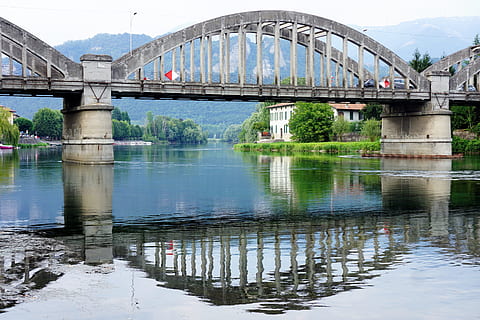 pont, reflexió, aigua, riu, duplicació, Itàlia, arbre, pont de pedra, paisatge fluvial, silenciós, pont - estructura feta per l'home, connexió, estructura construïda, arquitectura, transport, arc, naturalesa, cap gent, pont d’arc, planta, dia, davant del mar, a l'aire lliure, 5K, CC0, domini públic, lliure de regalies