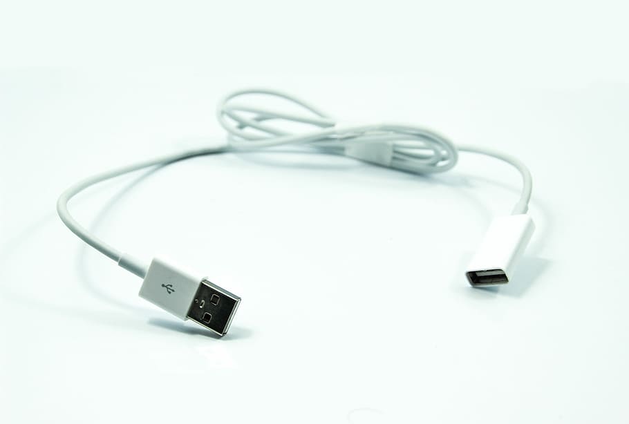cable, usb, dades, ordinador, blanc, tecnologia d’equips, PC, fons blanc, imatge, connexió, comunicació, Internet, tecnologia, comunicacions globals, tir de l'estudi, tecnologia sense fils, Color blanc, cable d’ordinador, tallar, cap gent, xarxa d’ordinadors, a l'interior, unió, equips informàtics, equipament, endoll de connexió de xarxa, emoció, equipament elèctric, 5K