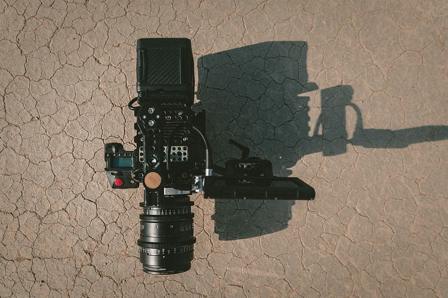 negre, càmera dslr, marró, brutícia, càmera de vídeo, gris, superfície, càmera, lent, ombra, sòl, esquerdes, equipament, fotografia, videografia, textura, sigma, cànon, len, len camera, equip de càmeres, tecnologia, funció de construcció de parets, temes de fotografia, càmera - equip fotogràfic, equip fotogràfic, cap gent, llum solar, paret, dia, naturalesa, arquitectura, estructura construïda, estil retro, càmera digital, a l'aire lliure, primer pla, vell, càmera reflex digital d’una sola lent, rodatge, 5K