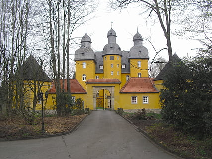 holte, paleis, Duitsland, structuur, hemel, wolken, huis, herenhuis, architectuur, mijlpaal, bestemmingen, natuur, buiten, land, platteland, winter, de lente, bomen, pad, boom, ingebouwde structuur, fabriek, de weg vooruit, buitenkant van het gebouw, gebedsruimte, geloof, richting, gebouw, religie, geestelijkheid, geen mensen, kale boom, tak, dag, buitenshuis, torenspits, 2K, CC0, publiek domein, royaltyvrij