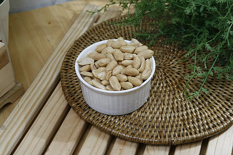 amendoim temperado, amendoim, Comida, orgânico, Castanho, comida vegetariana, semente, madeira - material, Alimentação saudável, natureza, comida e bebida, frescura, bem-estar, ninguém, ainda vida, comida crua, mesa, visão de alto ângulo, vegetal, tigela, fechar-se, grande grupo de objetos, dia, dentro de casa, focar em primeiro plano, noz, recipiente, tapete de lugar, picado, 4K, CC0, domínio público, royalty free
