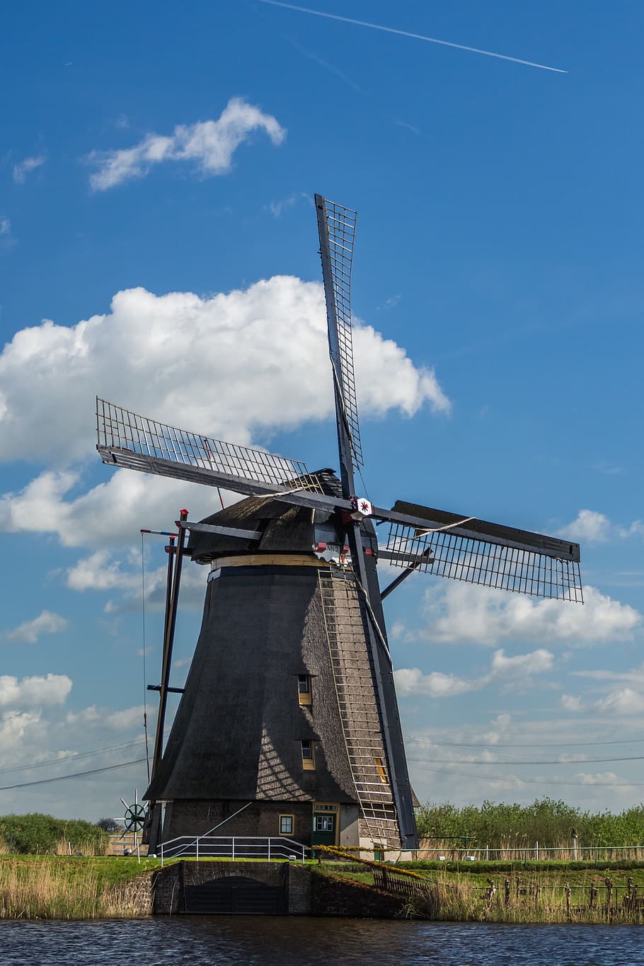 gris, cos, aigua, molí de vent, Països Baixos, kinderdijk, energia alternativa, conservació del medi ambient, energia eòlica, aerogenerador, energia renovable, generació de combustible i energia, cel, turbina, núvol - cel, molí de vent tradicional, medi ambient, naturalesa, estructura construïda, dia, paisatge, arquitectura, escena rural, cap gent, fulla, a l'aire lliure, 5K
