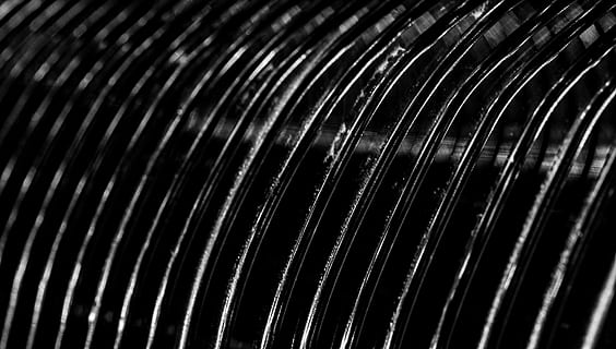 abstract, licht, achtergrond, structuur, patroon, macro, detail-, mooi, abstract patroon, niemand, fotografie, ontwerp, LED lichten, foto, achtergronden, lichte kleuring, decoratie, voorwerp, kleurenbeeld, ruimte, figuur, grafiek, artefact, geen mensen, metaal, draad, donker, grijs, detailopname, horizontaal, kopie ruimte, selectieve aandacht, detailfoto's, motief, lichten, volledig kader, getextureerde, herhaling, binnenshuis, stilleven, in een rij, muziekinstrument string, zij aan zij, dag, industrie, zwarte kleur, zilverkleurig, zwarte achtergrond, 2K, CC0, publiek domein, royaltyvrij