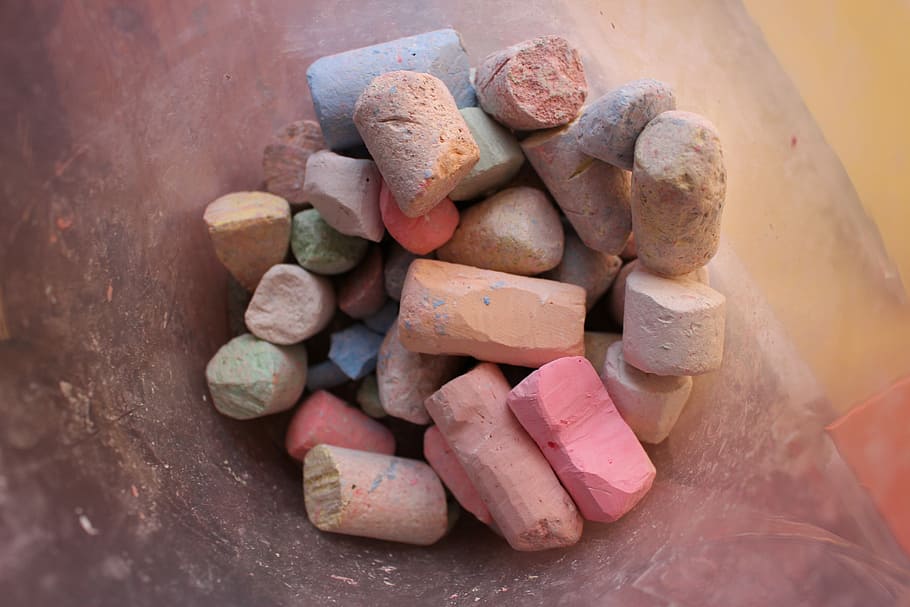 guix, colorit, creativitat, menjar i beguda, cap gent, gran grup d'objectes, tir de l'estudi, pila, primer pla, natura morta, vista d’angle alt, material de fusta, a l'interior, abundància, menjar, multicolor, variació, grup d'objectes, pedra - objecte, sòlid, vermell, dia, suro de vi, frescor, temptació, 5K