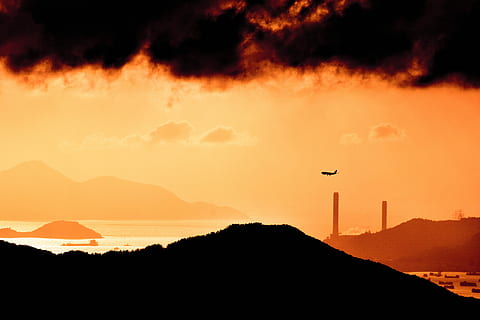 fotografie peisaj, avion, zbor, Munte, fotografie silueta, formatie rock, decalaj, dramatic cer, strat, amurg, apus de soare, cer, siluetă, culoare portocalie, scenice - natura, frumusețe în natură, natură, nor - cer, animale tematice, pasăre, animale vertebrate, animal, liniște, o scenă liniștită, nici o persoana, animale sălbatice, animale în sălbăticie, în aer liber, varf de munte, cerul romantic, 5K, CC0, domeniu public, fără drepturi de autor