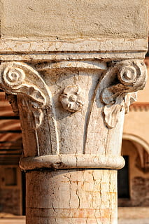columna, textura, marbre, capitello, antic, Roma, arquitectura, dia, cap gent, art i artesania, artesania, metall, vell, història, el passat, talla - producte artesanal, estructura construïda, primer pla, creativitat, rovellat, centrar-se en primer pla, escultura, patró, a l'aire lliure, columna arquitectònica, resistent, deteriorament, ornamentat, talla, baix relleu, arruïnat, motiu floral, 2K, CC0, domini públic, lliure de regalies