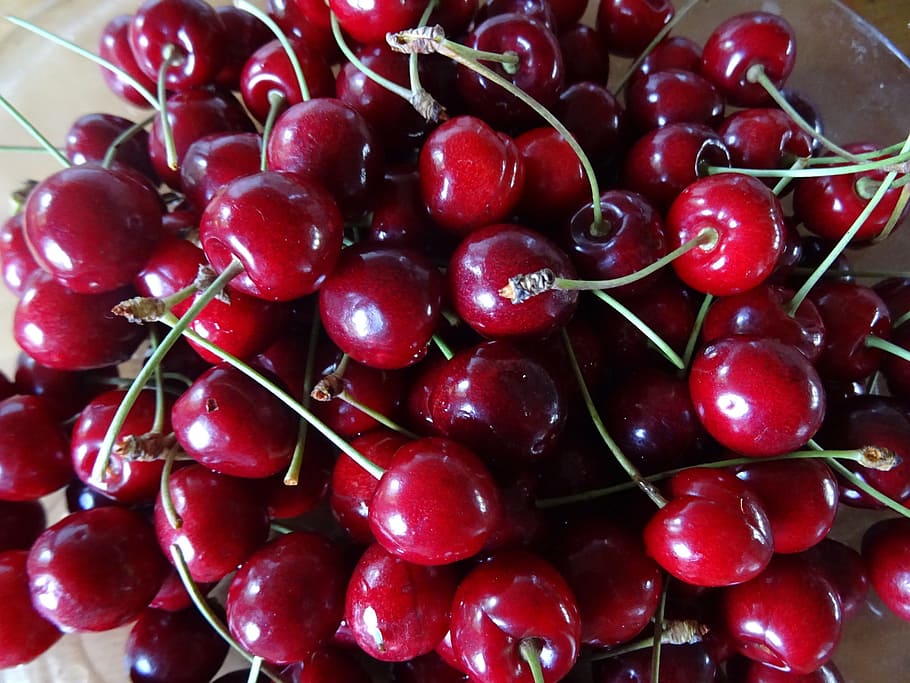 ciliegia, frutta, rosso, frutti di bosco, bacche rosse, cibo e bevande, grande gruppo di oggetti, freschezza, mangiare sano, cibo, benessere, natura morta, avvicinamento, nessuno, abbondanza, stelo vegetale, fotogramma intero, vista dall'alto, maturo, mucchio, in casa, 2K