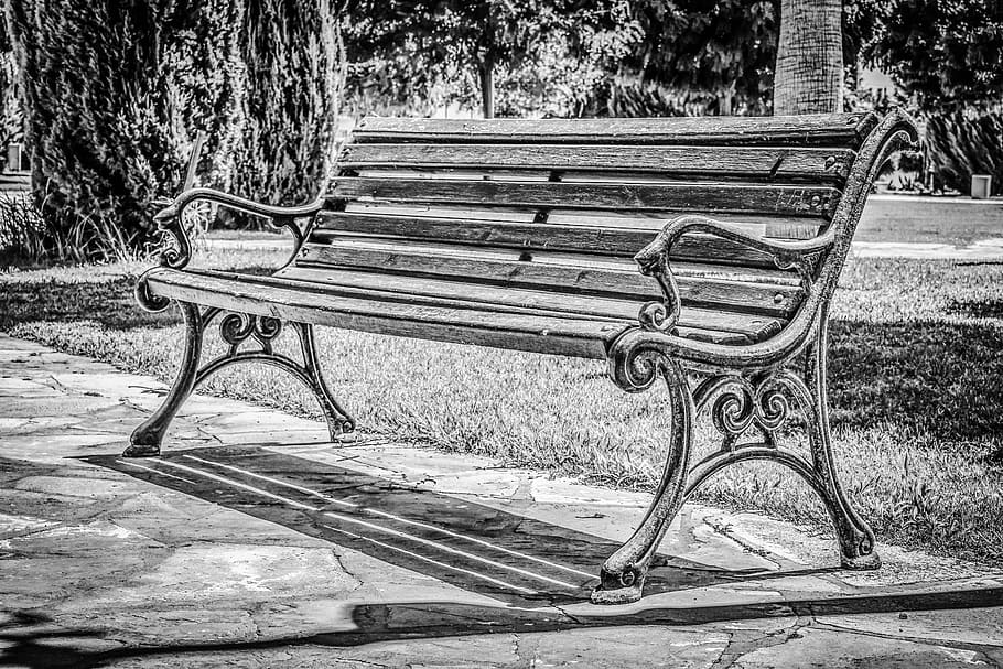 Bank, alt, leeren, Jahrgang, rostig, draussen, Park, Schwarz und weiß, Abwesenheit, Park - menschgemachter Raum, Sitz, keine Leute, Parkbank, Baum, Pflanze, Tag, Natur, Entspannung, draußen, Holz - Material, Land, Kofferraum, Baumstamm, Sonnenlicht, Feld, 5K