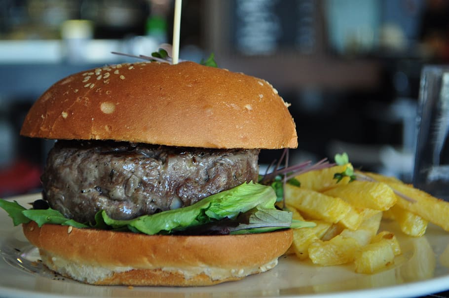 detailní, fotografování, hamburger, bramborové hranolky, jídlo, tapas, Fast Food, sendvič, nezdravé stravování, jídlo a pití, připraven jíst, hranolky, svěžest, chléb, brambor, připravené brambory, stůl, detail, zeleniny, drdol, zaměřit se na popředí, maso, vyndat jídlo, nikdo, cheeseburger, pokušení, 4K
