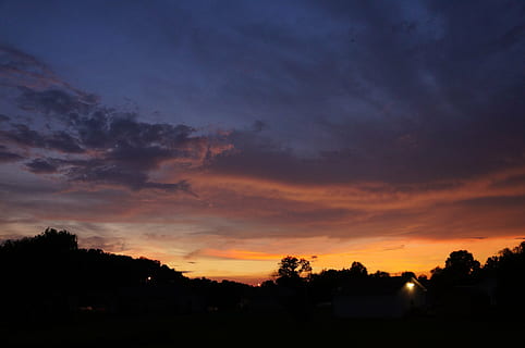 foto di silhouette, alberi, cielo, tramonto, nube, natura, epico, sfondo, nuvola - cielo, silhouette, scenics - natura, bellezza nella natura, la tranquillità, scena tranquilla, ambiente, paesaggio, cielo drammatico, albero, buio, nessuno, crepuscolo, Cloudscape, multicolore, all'aperto, 4K, CC0, dominio pubblico, privo di copyright