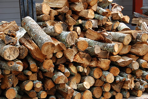 fusta, pila, textura, marró, natural, naturalesa, indústria, registre, tallar, Munt, temporada, patró, rural, a l'aire lliure, apilats, material, arbre, gran grup d'objectes, abundància, material de fusta, llenya, indústria de la fusta, desforestació, pila de fusta, bosc, generació de combustible i energia, dia, cap gent, qüestions ambientals, 2K, CC0, domini públic, lliure de regalies