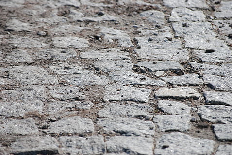 marciapiede, pietra, sfondo, cubo, lo sfondo, finitrici, cartone, sfondi, strutturato, materiale lapideo, architettura, struttura costruita, fotogramma intero, nessuno, ruvido, modello, giorno, messa a fuoco selettiva, avvicinamento, solido, all'aperto, natura, caratteristica della parete, vista dall'alto, grigio, roccia, parete, roccia - oggetto, sentiero, effetto strutturato, 4K, CC0, dominio pubblico, privo di copyright