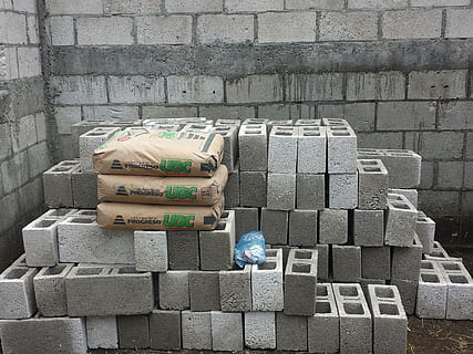 graue Schlackenblöcke, Ziegel, Konstruktion, Zement, Beton, Industrie, Block, Stapel, große gruppe von gegenständen, Backstein, keine Leute, Wandbau - Funktion, Stillleben, Container, Box, gebaute Struktur, die Architektur, Kasten - Behälter, Tag, Fülle, Wand, High Angle View, Anordnung, Ziegelwand, solide, grau, 4K, CC0, gemeinfrei, lizenzfrei