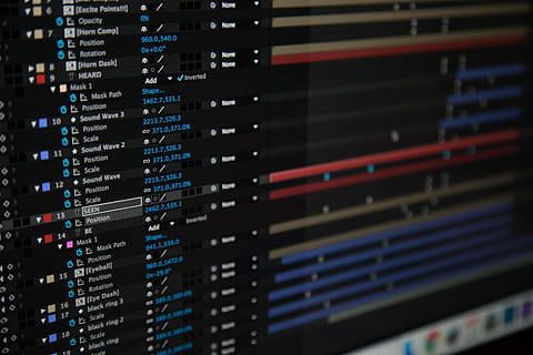 computerscherm, gedraaid, computer, monitor, weergeven, bewerkingstoepassing, scherm, server, video-, gegevens, communicatie, technologie, bedrijf, beursgegevens, aantal, handel, zakelijke activiteiten, geen mensen, selectieve aandacht, tekst, informatie medium, financiën, binnenshuis, detailopname, financiële cijfers, wisselkoers, digitaal beeld, achtergronden, geld verdienen, wereldwijde communicatie, 5K, CC0, publiek domein, royaltyvrij