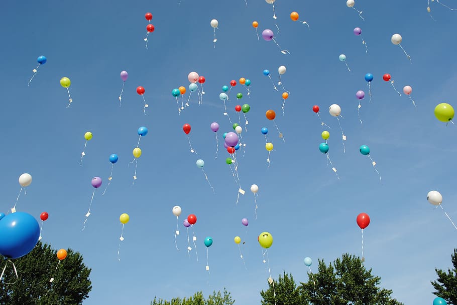 assortit, colors, globus, celebració, flotar, heli, facilitat, celebra, treure, competició de globus, cel, colorit, núvols, blau, Festival, sort, volar, multicolor, a l'aire, gran grup d'objectes, vista d’angle baix, volant, naturalesa, cap gent, esdeveniment, globus d'heli, dia, llibertat, festa - esdeveniment social, diversió, abundància, esdeveniment de celebració, festival de globus, a l'aire lliure, 4K